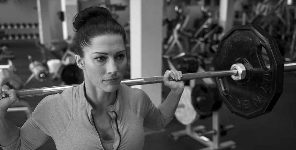 should women lift heavy weight? good or bad? tips